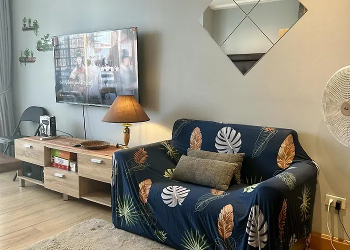 Cozy Spacious With Balcony, Gym, Fast Wifi, Netflix Apartment Manila