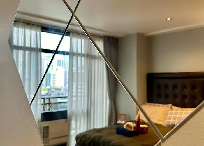 Cozy Spacious With Balcony, Gym, Fast Wifi, Netflix