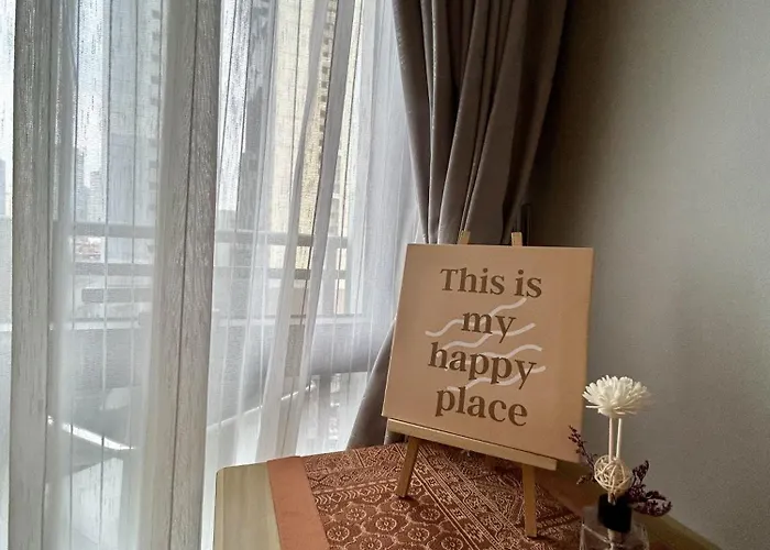 Apartment Cozy Spacious With Balcony, Gym, Fast Wifi, Netflix Manila