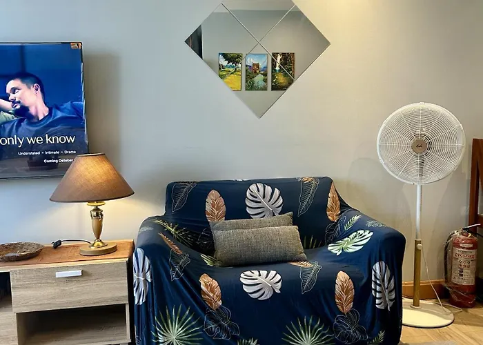 Cozy Spacious With Balcony, Gym, Fast Wifi, Netflix *