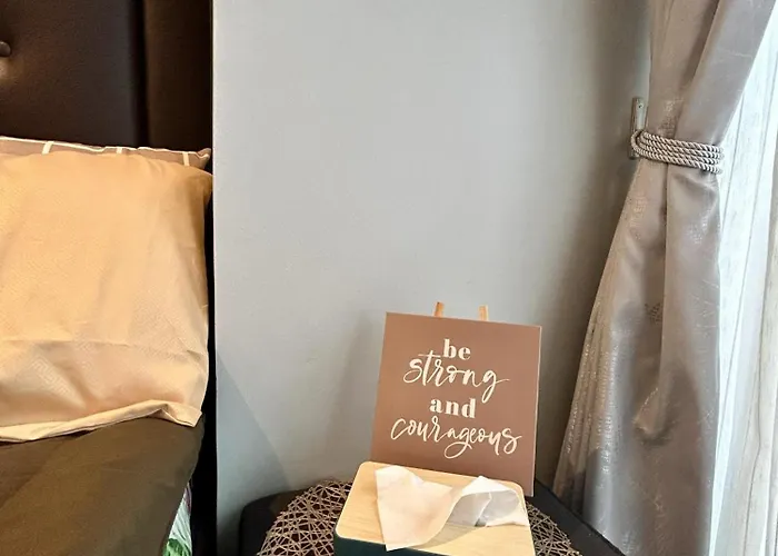 Cozy Spacious With Balcony, Gym, Fast Wifi, Netflix Manila