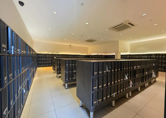 Cozy Spacious With Balcony, Gym, Fast Wifi, Netflix Apartment *