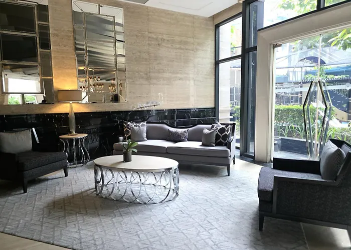 Cozy Spacious With Balcony, Gym, Fast Wifi, Netflix *