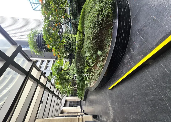 Cozy Spacious With Balcony, Gym, Fast Wifi, Netflix Manila