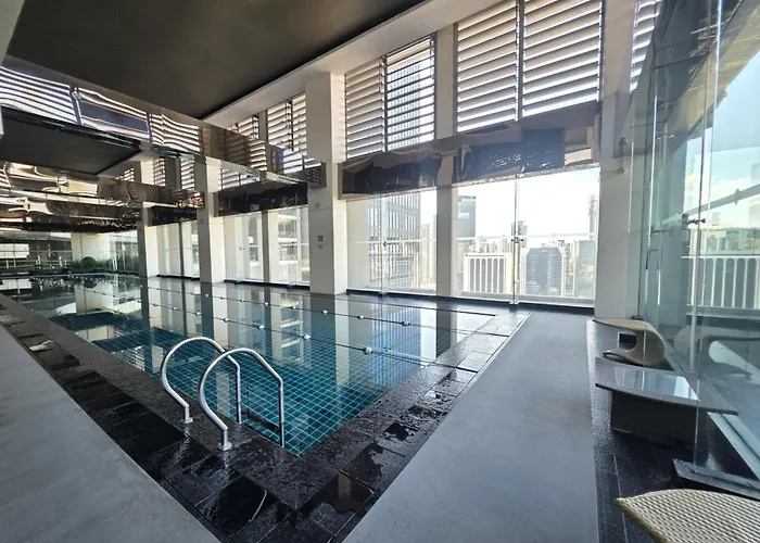 Cozy Spacious With Balcony, Gym, Fast Wifi, Netflix Apartment Manila
