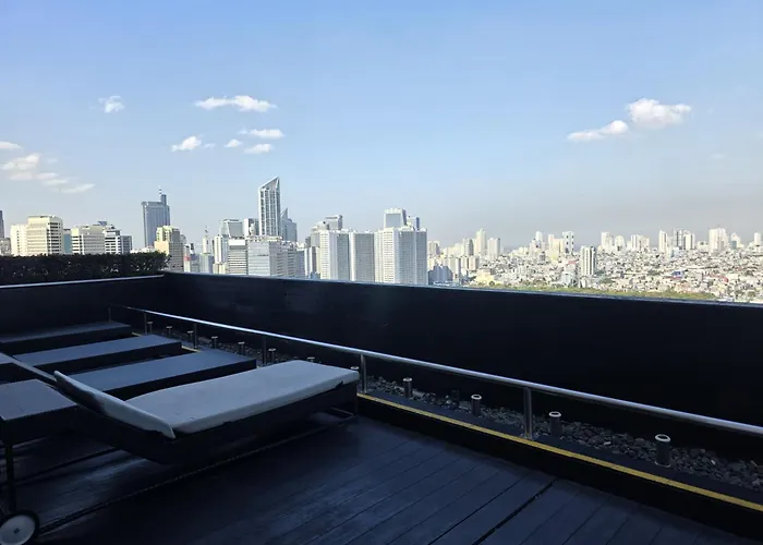 Cozy Spacious With Balcony, Gym, Fast Wifi, Netflix Apartment Manila