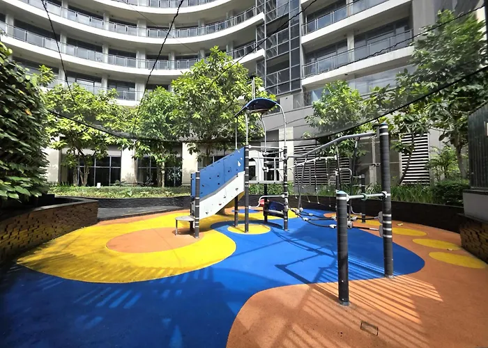 Cozy Spacious With Balcony, Gym, Fast Wifi, Netflix * Manila